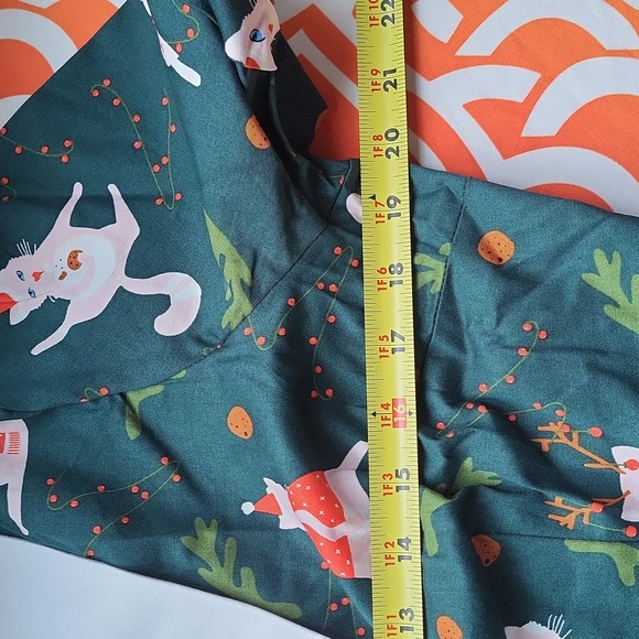 NWT 🎄 Felines Feeling Festive collared button up blouse 🐈 - Picture 6 of 9